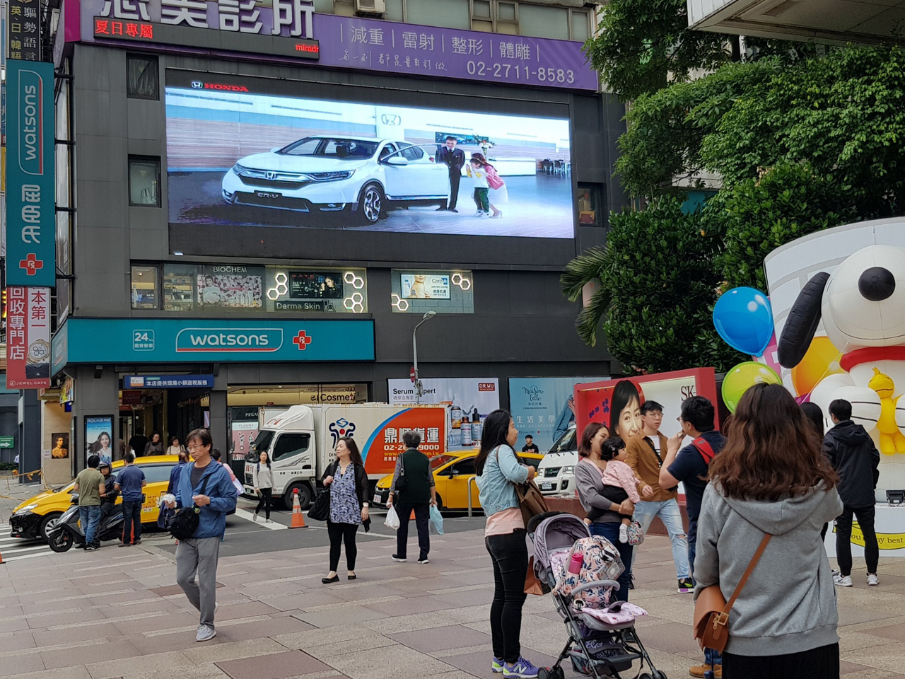 台北東區SOGO百貨電視牆(左側)-1-刊登類型:商品宣傳